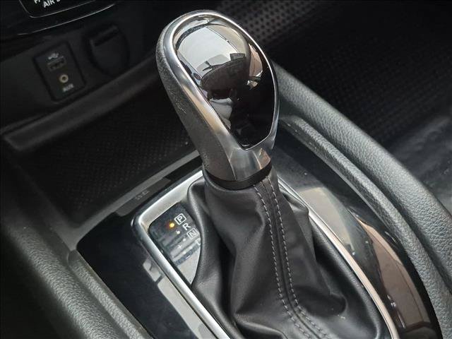 Used 2017 Nissan Rogue SV AWD/4WD image 12