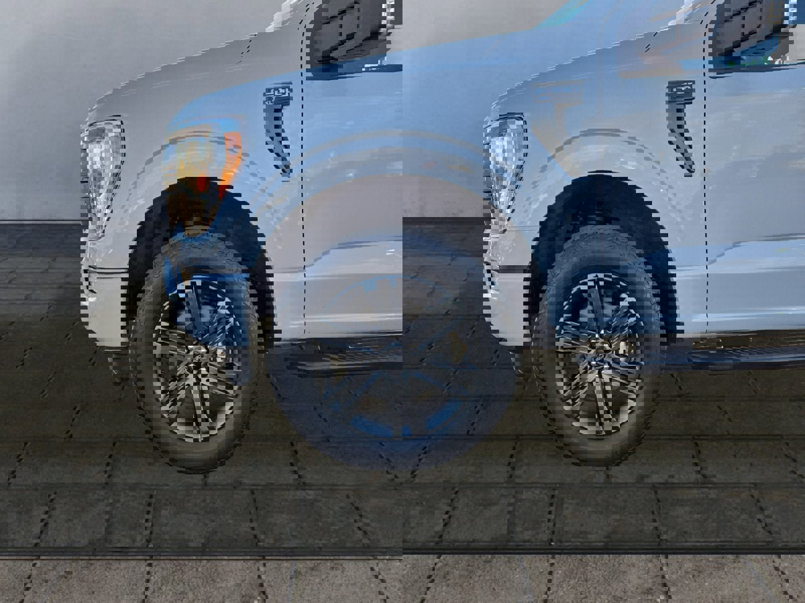 Certified 2022 Ford F150 XLT w/ Equipment Group 302A High image 26