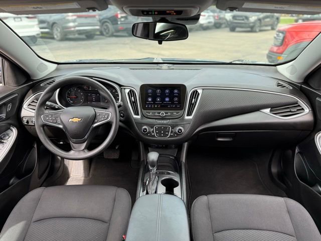 Used 2024 Chevrolet Malibu LT FWD image 2