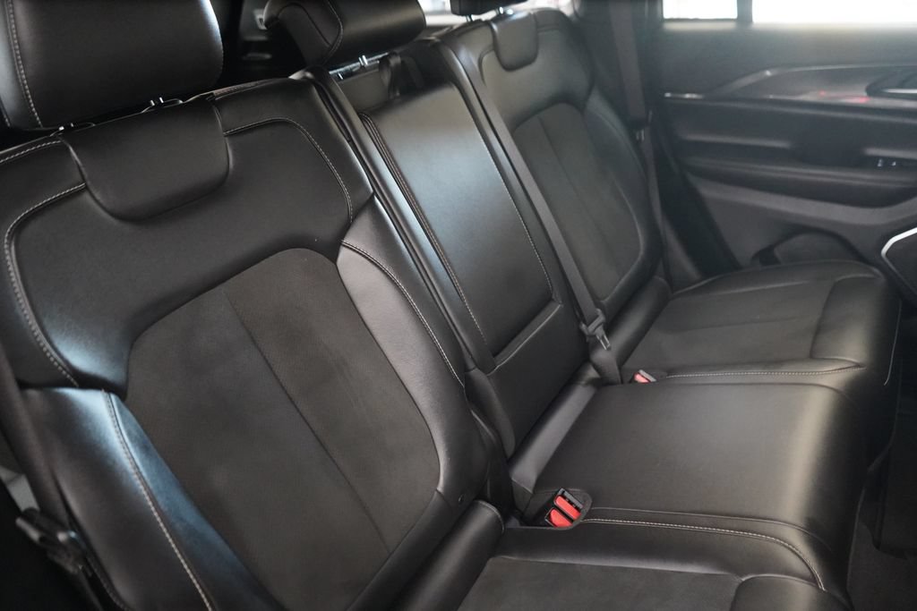 Used 2022 Jeep Grand Cherokee Altitude AWD/4WD image 25