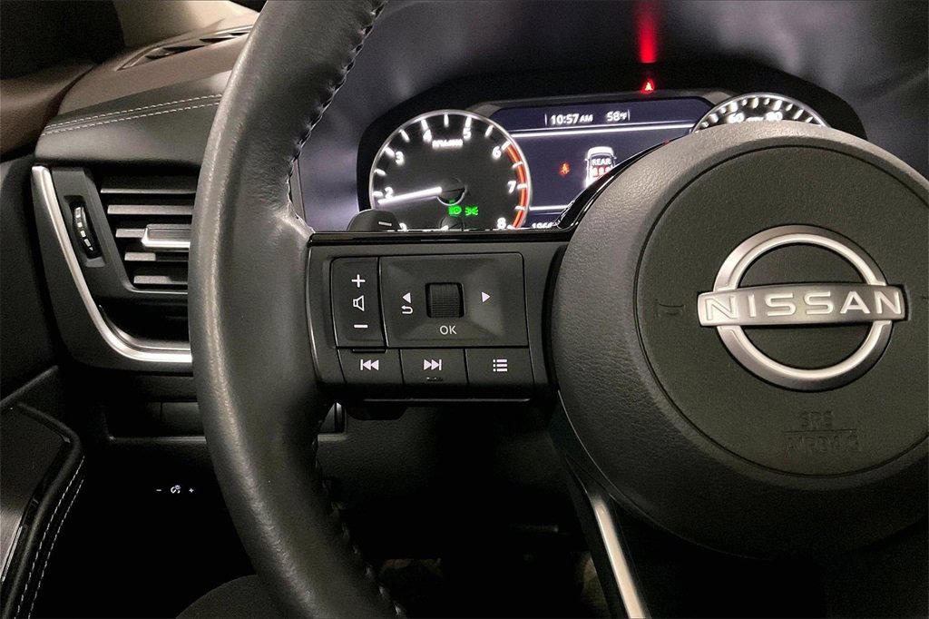 Used 2023 Nissan Rogue SV w/ SV Premium B Package image 17