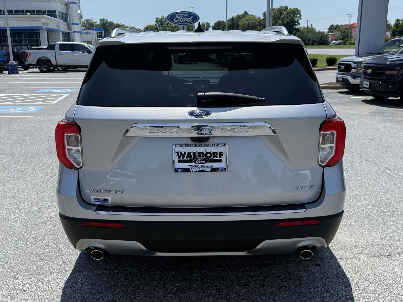 Certified 2021 Ford Explorer Limited AWD/4WD image 3