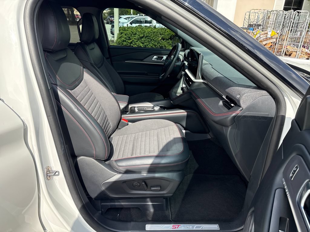 Certified 2025 Ford Explorer ST-Line w/ Premium Package RWD image 7