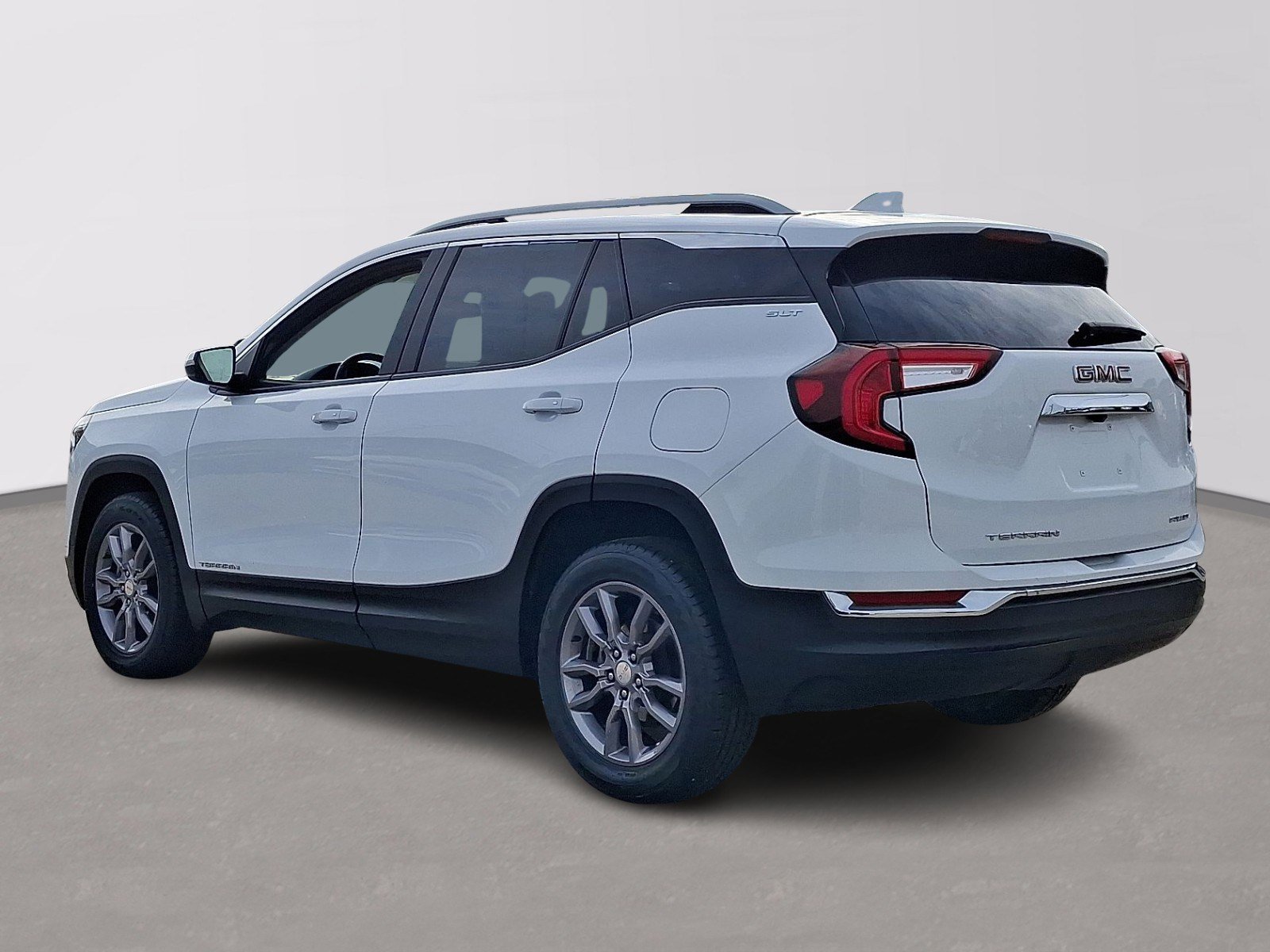 Used 2024 GMC Terrain SLT image 4