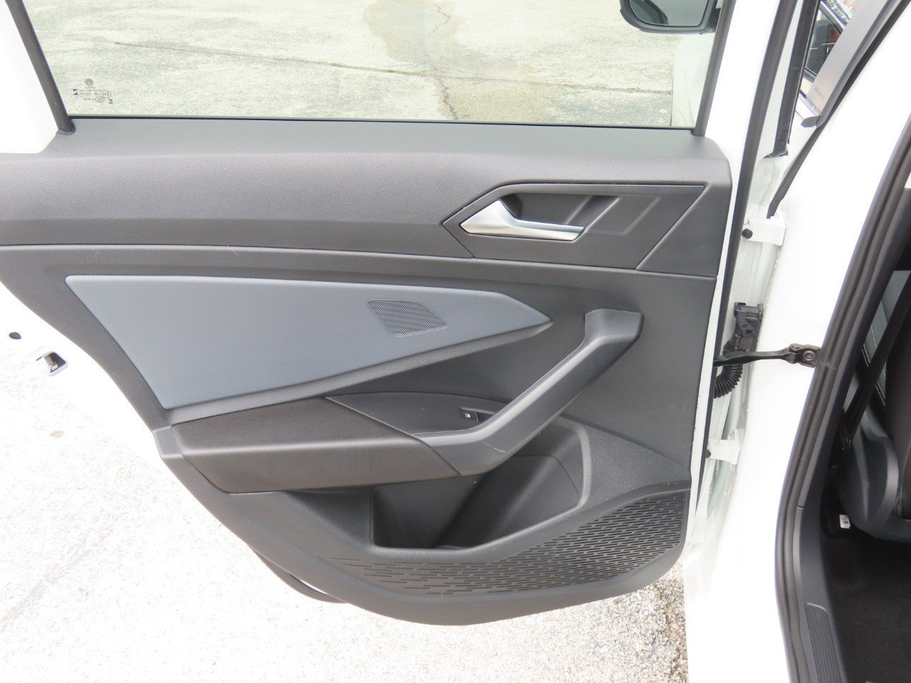 Used 2025 Volkswagen Jetta SE FWD image 19