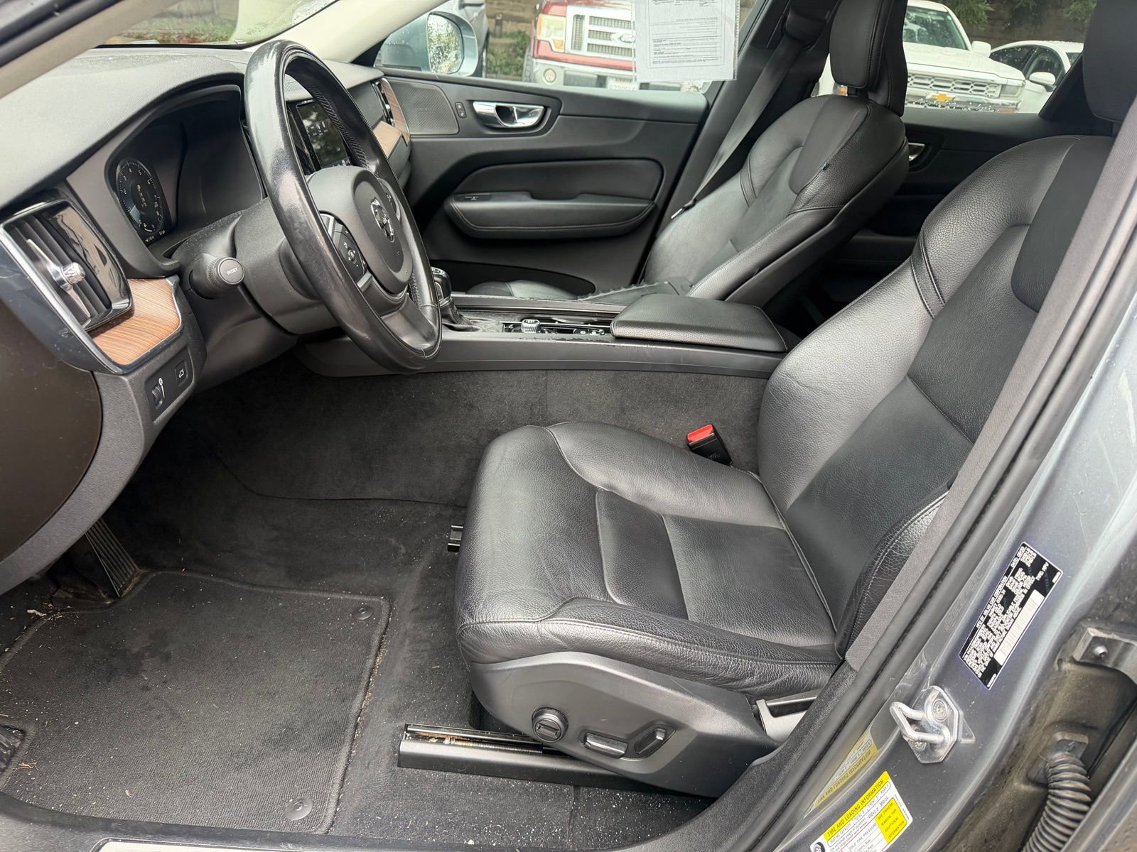 Used 2021 Volvo XC60 T6 Momentum image 10