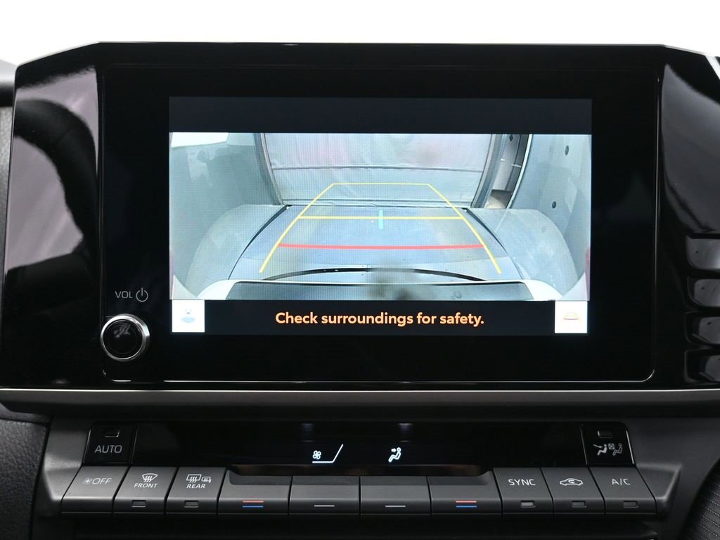 Used 2025 Toyota Camry SE image 3