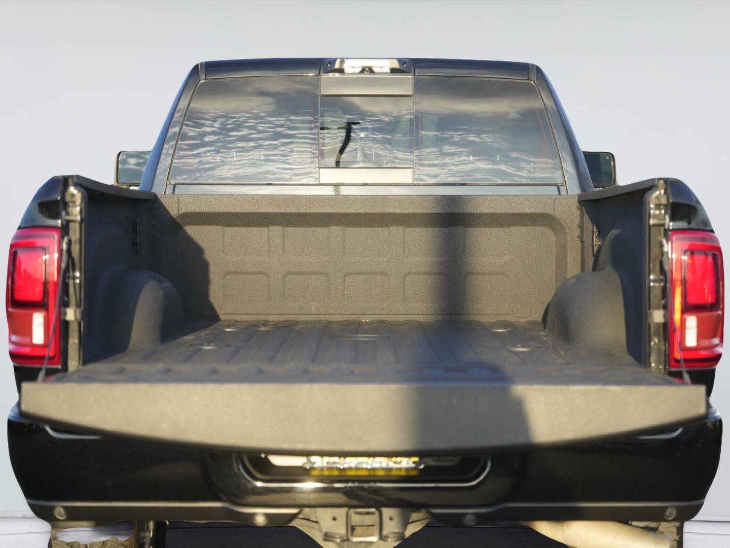 Used 2025 RAM 2500 Laramie AWD/4WD image 31