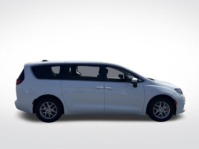 Used 2023 Chrysler Voyager LX FWD image 10