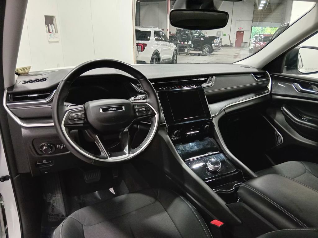 Used 2021 Jeep Grand Cherokee L Laredo w/ Luxury Tech Group I AWD/4WD image 13