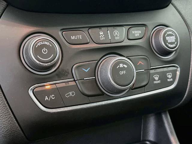 Used 2020 Jeep Cherokee Latitude FWD image 17