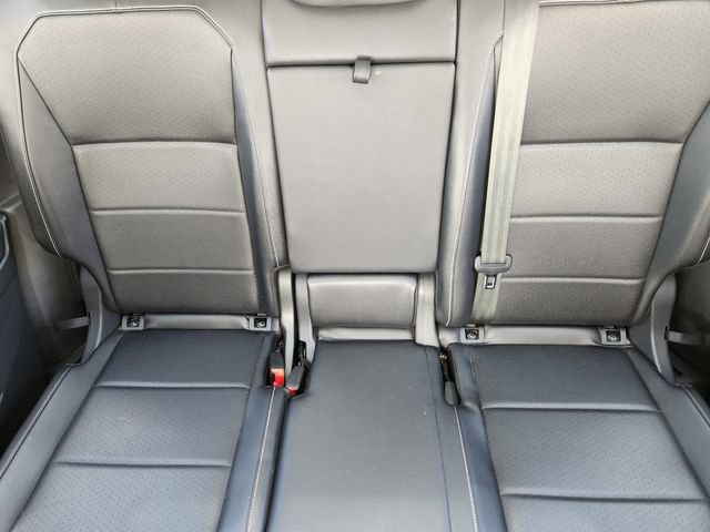 Used 2021 Volkswagen Tiguan SEL w/ 3-Row Tiguan MDO Package AWD/4WD image 17