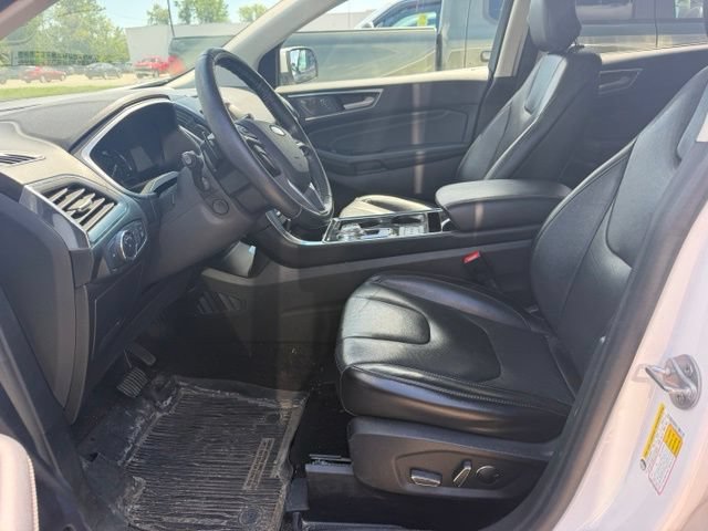 Certified 2019 Ford Edge Titanium w/ Equipment Group 301A AWD/4WD image 4