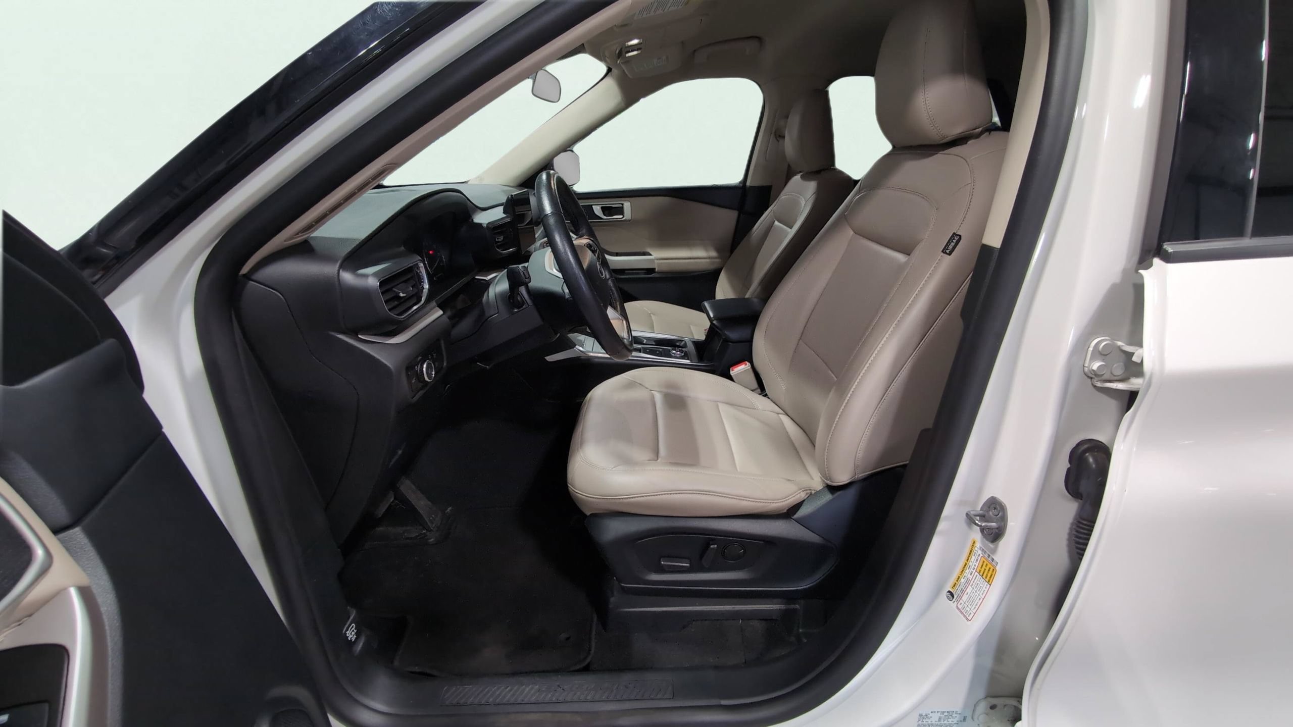 Certified 2023 Ford Explorer XLT w/ Equipment Group 202A AWD/4WD image 11
