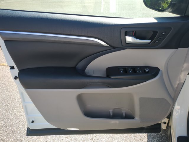 Used 2017 Toyota Highlander Limited FWD image 13