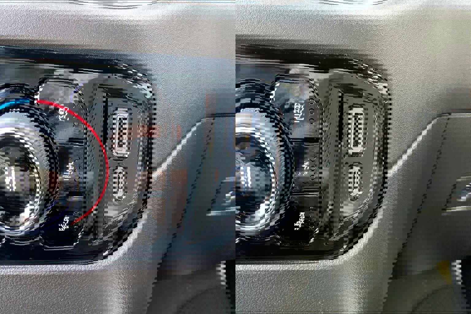 Used 2025 Chevrolet Silverado 2500 LTZ w/ LTZ Premium Package image 31