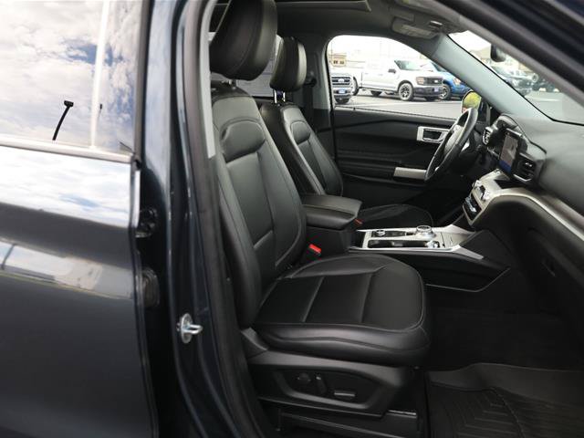Certified 2022 Ford Explorer XLT w/ Equipment Group 202A AWD/4WD image 35