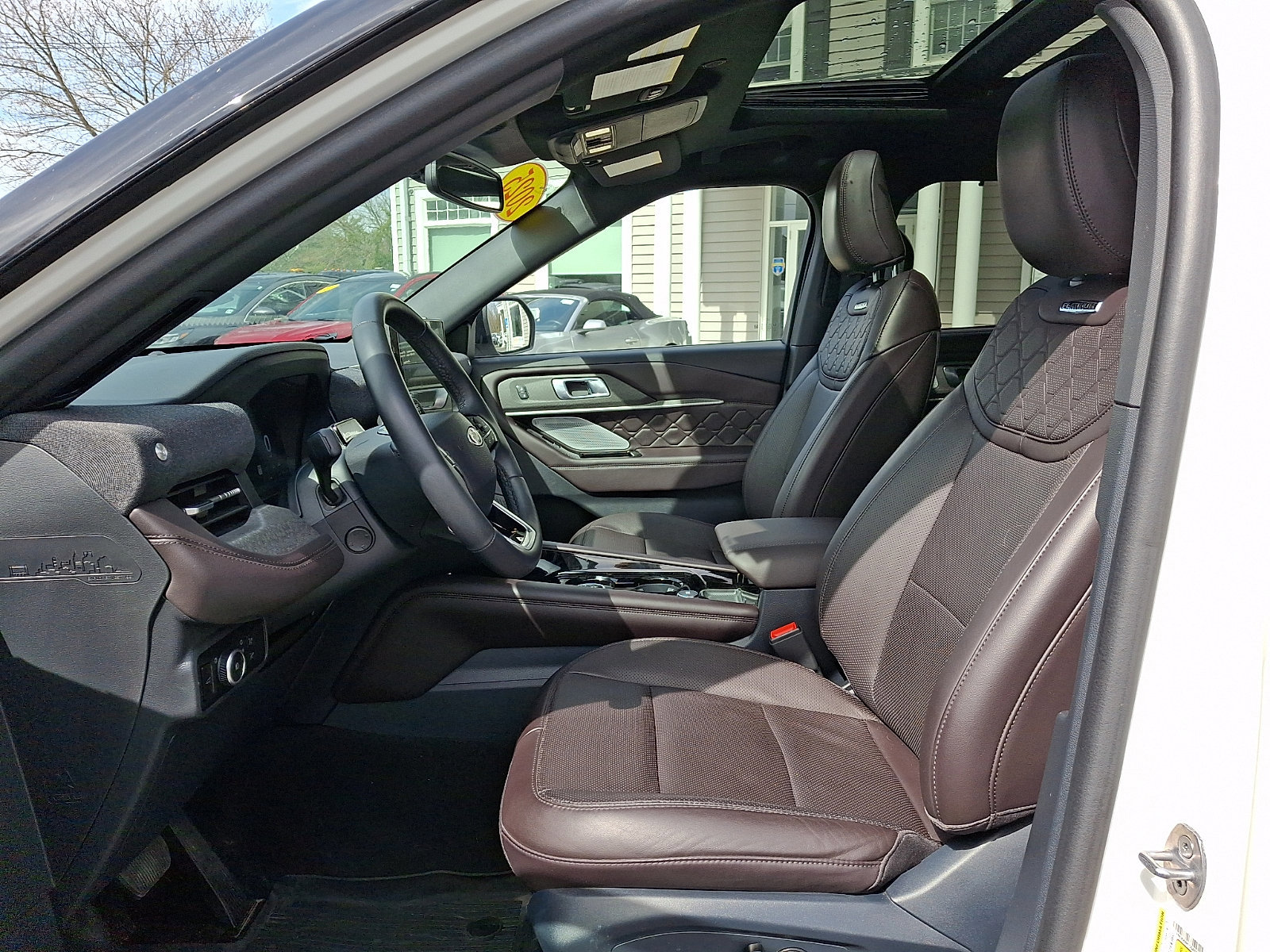 Certified 2025 Ford Explorer Platinum w/ LUX Leather Package image 15