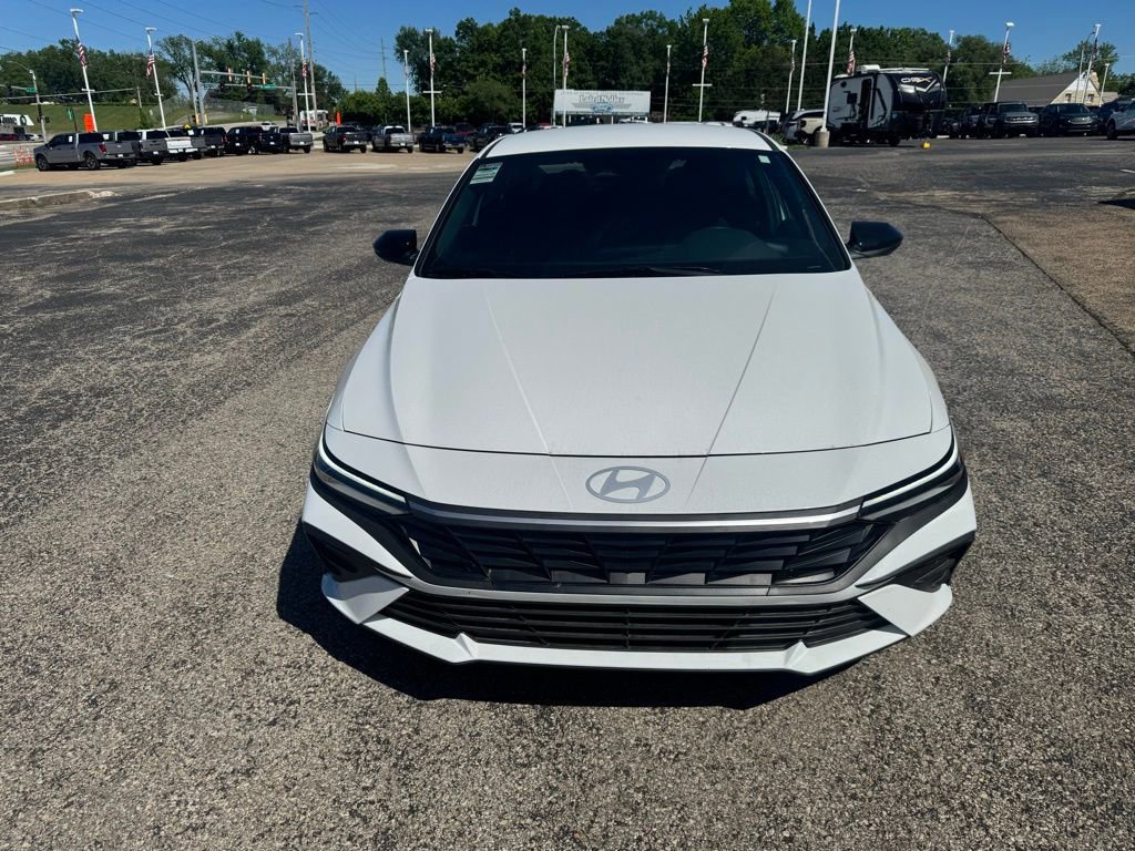 Used 2025 Hyundai Elantra Sport FWD image 6