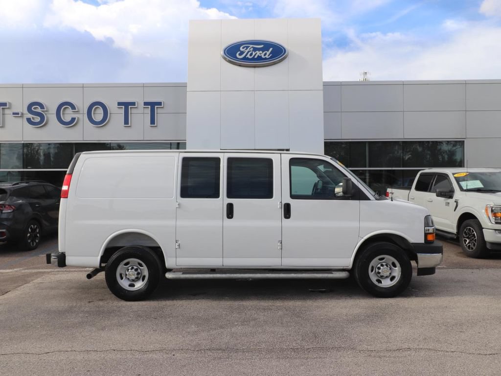 Used 2025 Chevrolet Express 2500 w/ Driver Convenience Package RWD image 17