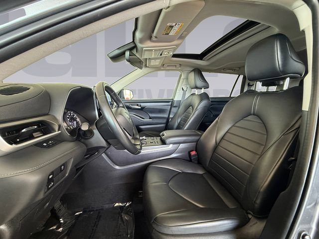 Used 2023 Toyota Highlander XLE AWD/4WD image 10