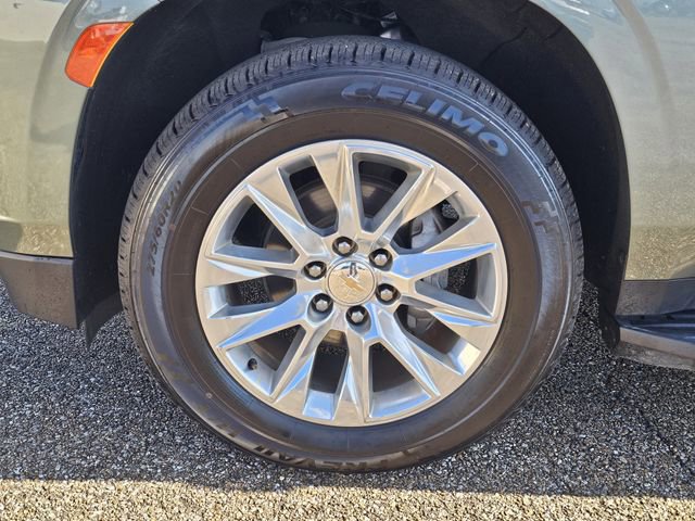 Used 2023 Chevrolet Suburban Premier image 33