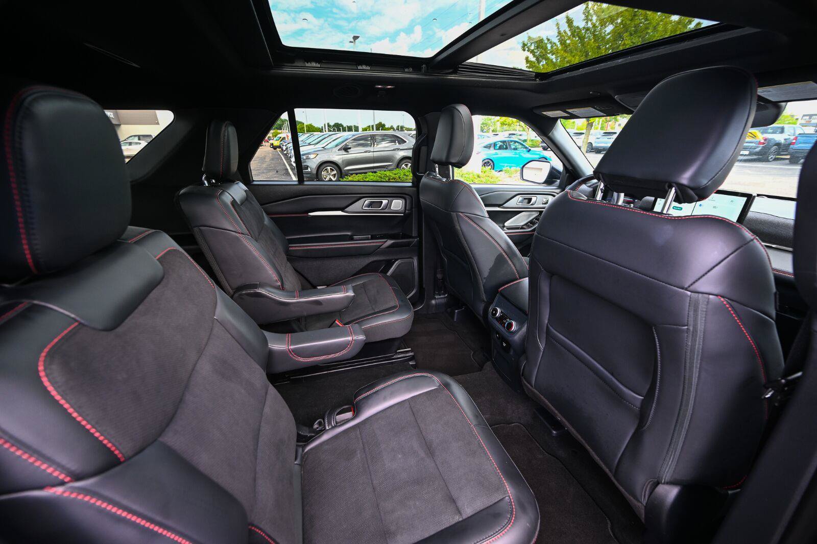 Certified 2025 Ford Explorer ST AWD/4WD image 29