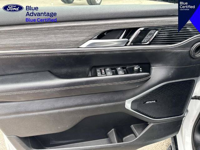 Used 2024 Jeep Wagoneer L Series II RWD image 16