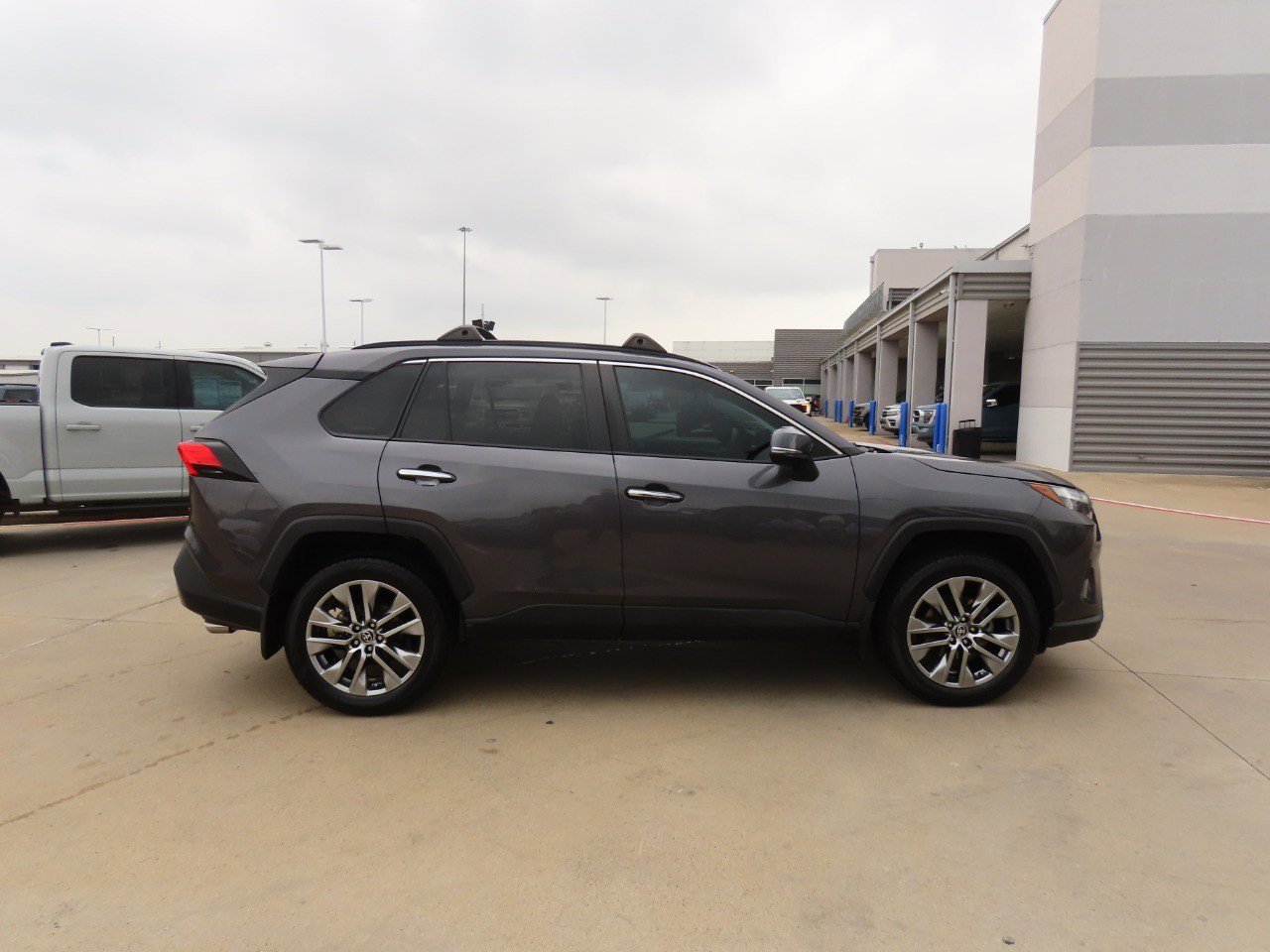 Used 2023 Toyota RAV4 Limited image 6