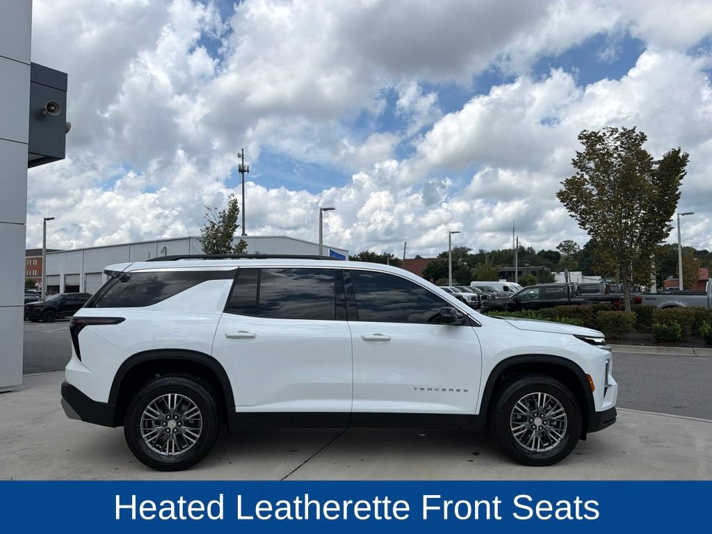 Used 2025 Chevrolet Traverse LT w/ Driver Confidence Package FWD image 2