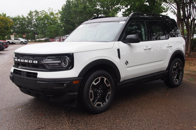 Certified 2023 Ford Bronco Sport Outer Banks w/ Tech Package AWD/4WD image 3