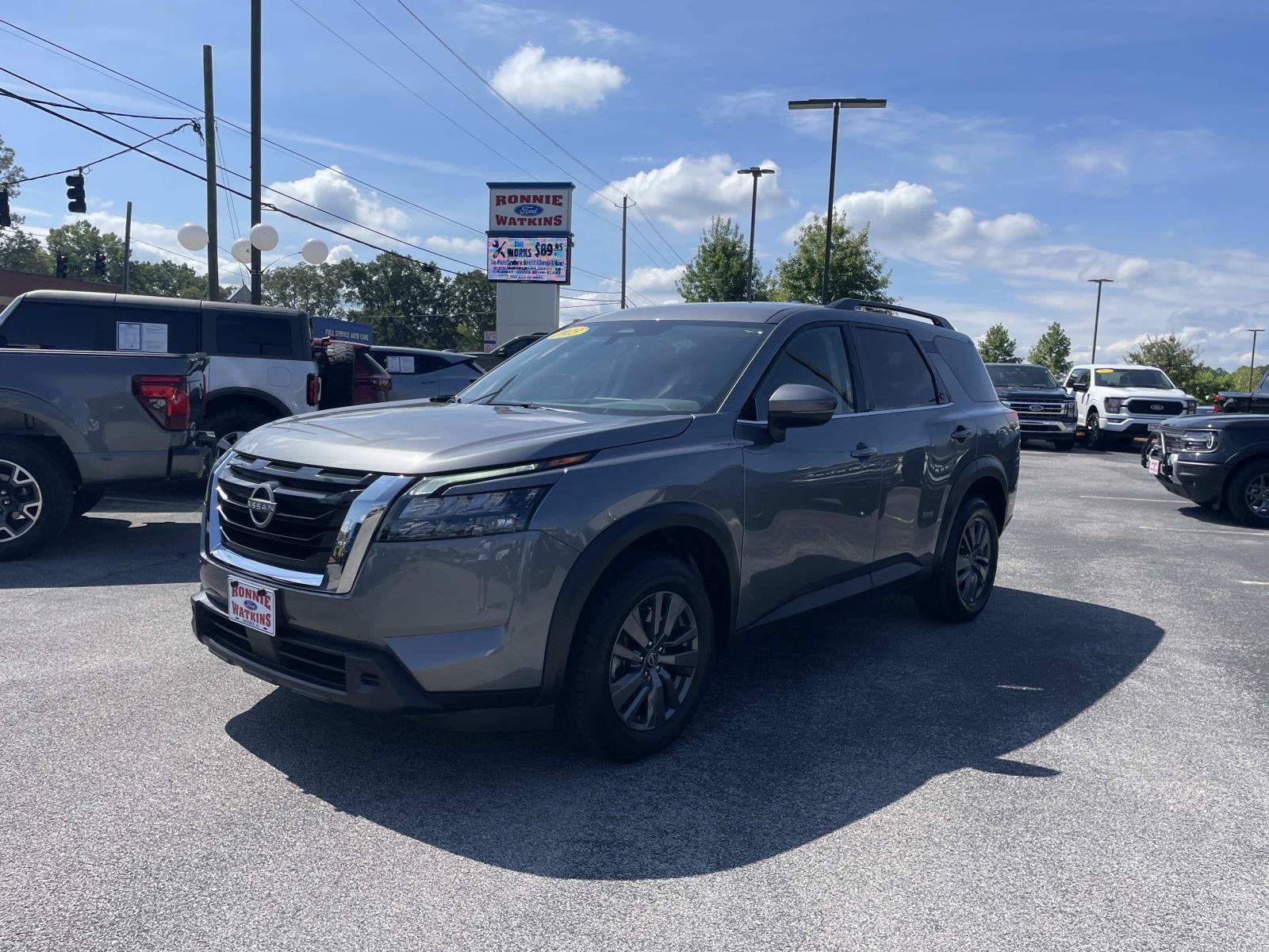 Used 2023 Nissan Pathfinder SV AWD/4WD image 9