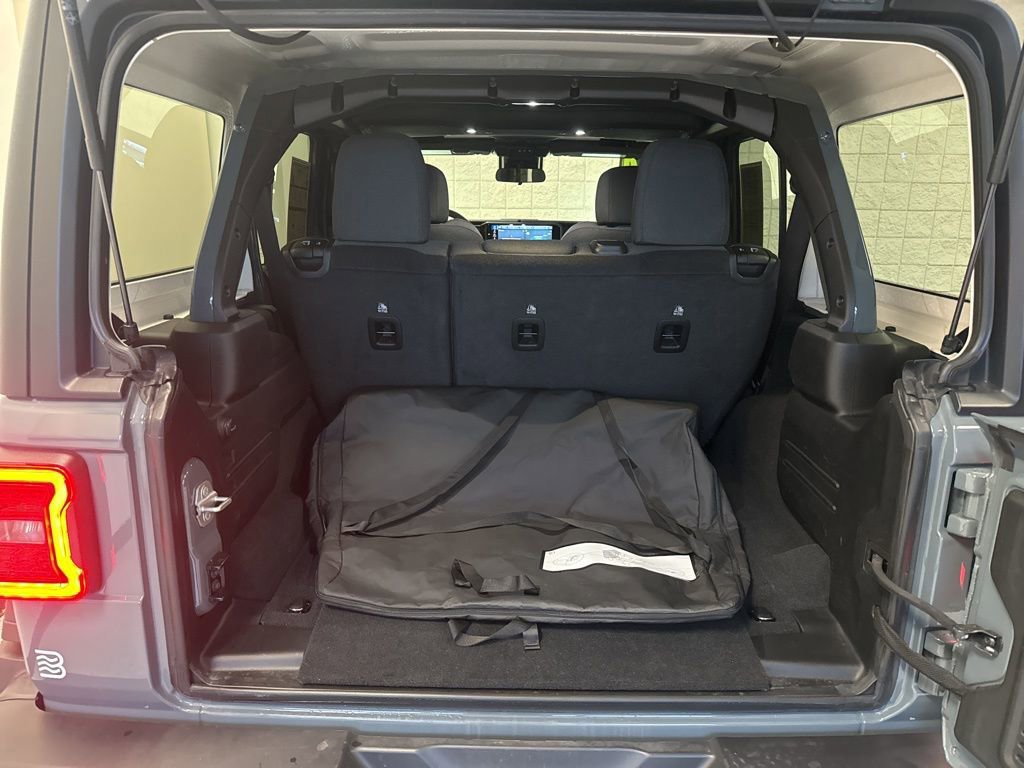 Used 2024 Jeep Wrangler Unlimited Rubicon w/ Convenience Group image 38