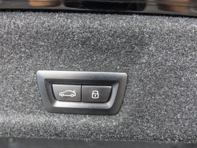 Used 2025 BMW 330i Sedan w/ M Sport Package RWD image 31