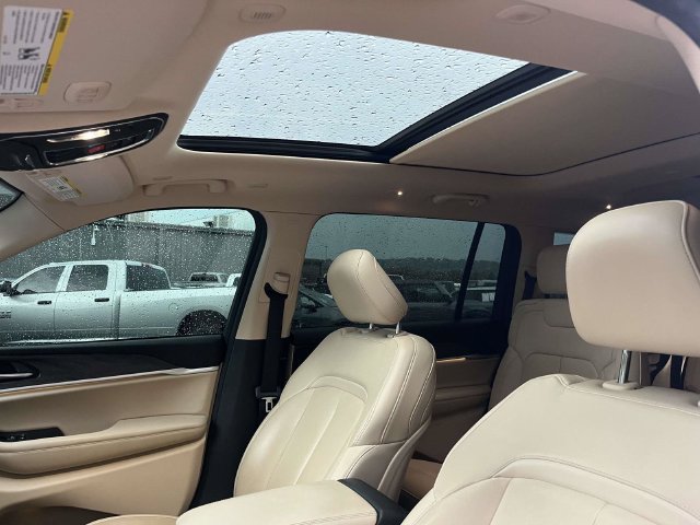 Used 2021 Jeep Grand Cherokee L Limited AWD/4WD image 23