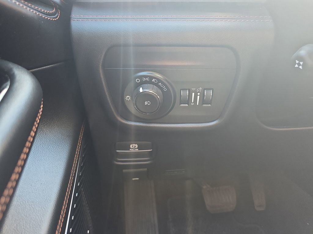 Used 2023 Jeep Grand Cherokee L Summit AWD/4WD image 42