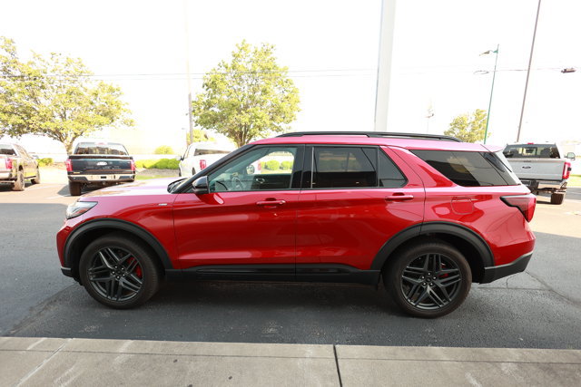 Certified 2025 Ford Explorer ST-Line w/ Premium Package AWD/4WD image 11