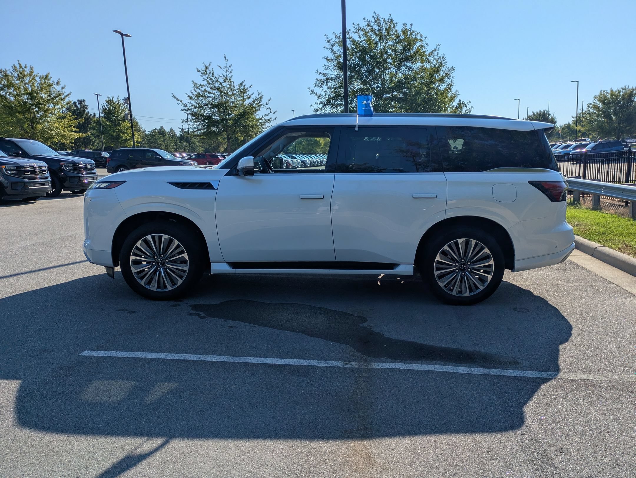 Used 2025 INFINITI QX80 Sensory AWD/4WD image 7