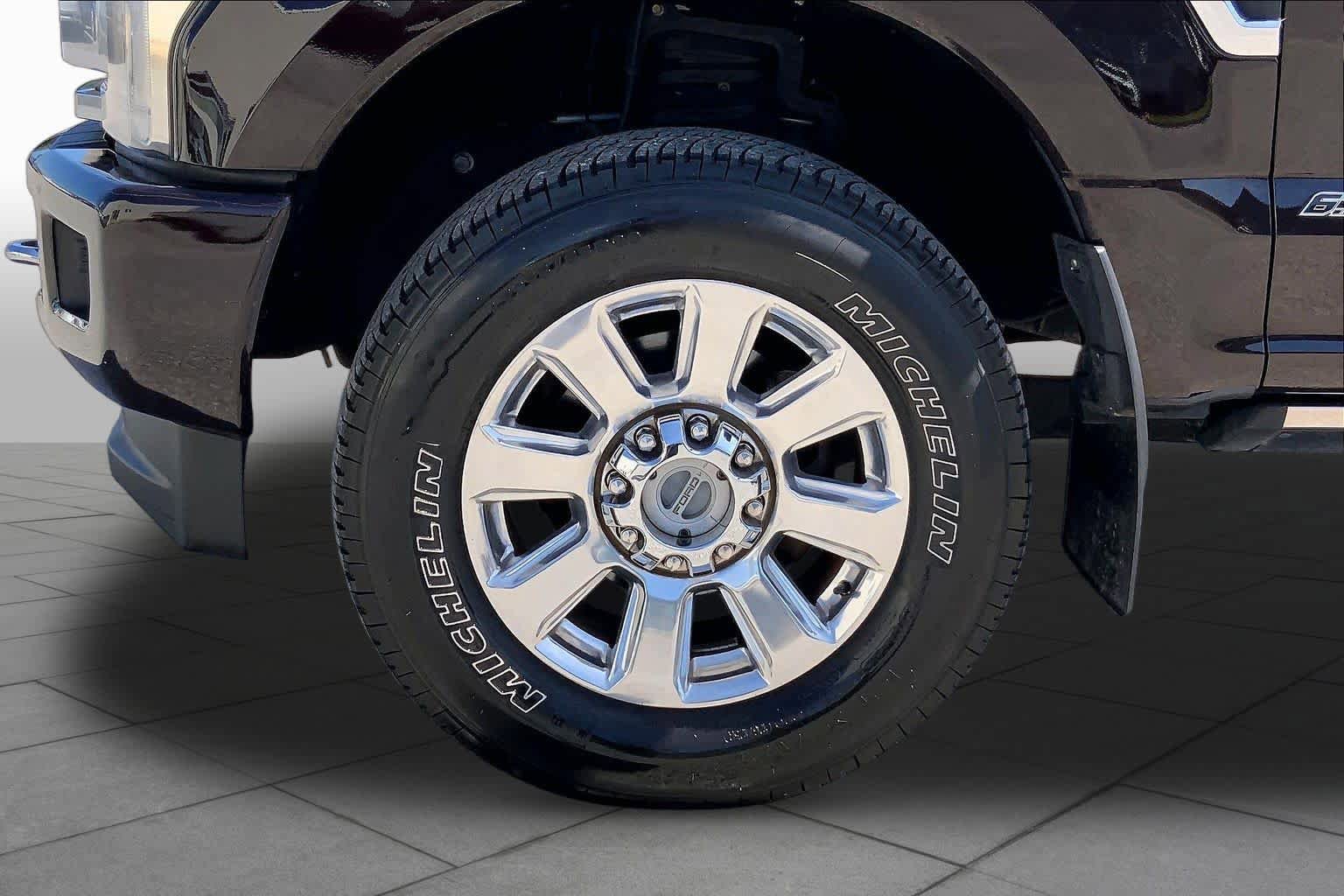 Certified 2019 Ford F250 Platinum w/ Platinum Ultimate Package AWD/4WD image 11