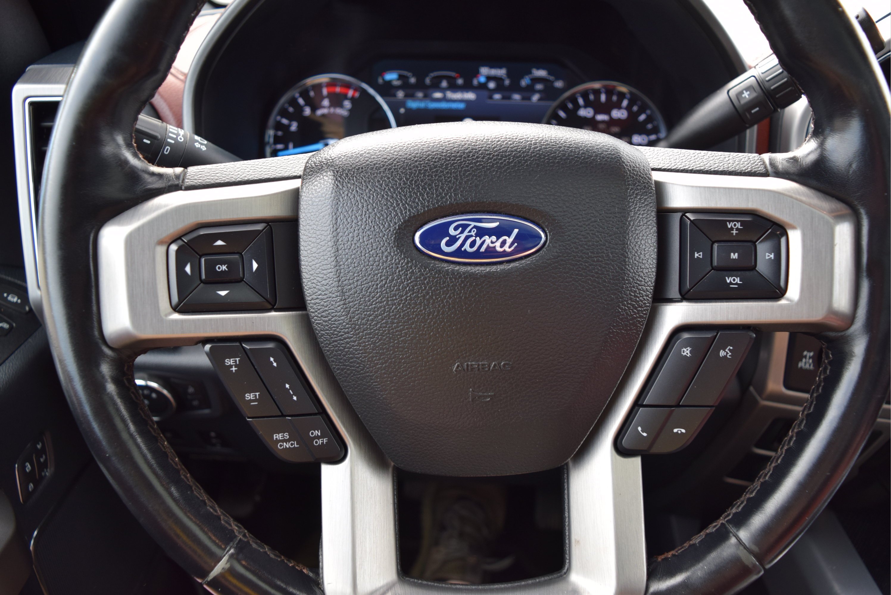 Certified 2022 Ford F350 Platinum w/ FX4 Off-Road Package AWD/4WD image 13