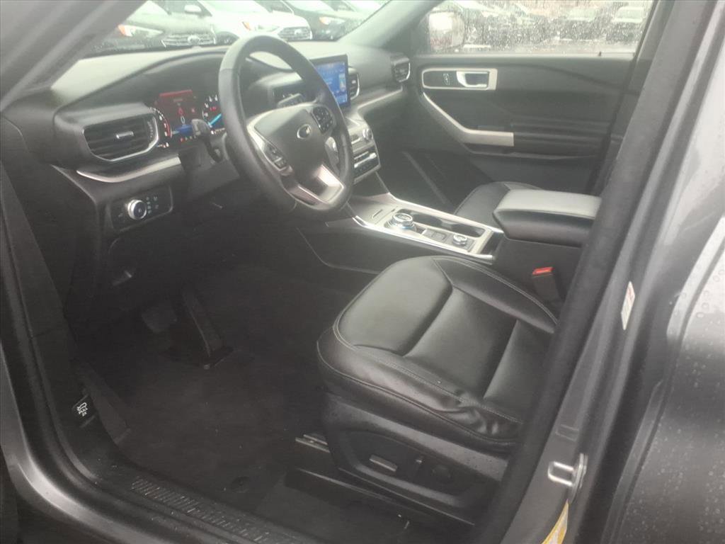 Certified 2022 Ford Explorer XLT w/ Equipment Group 202A image 13