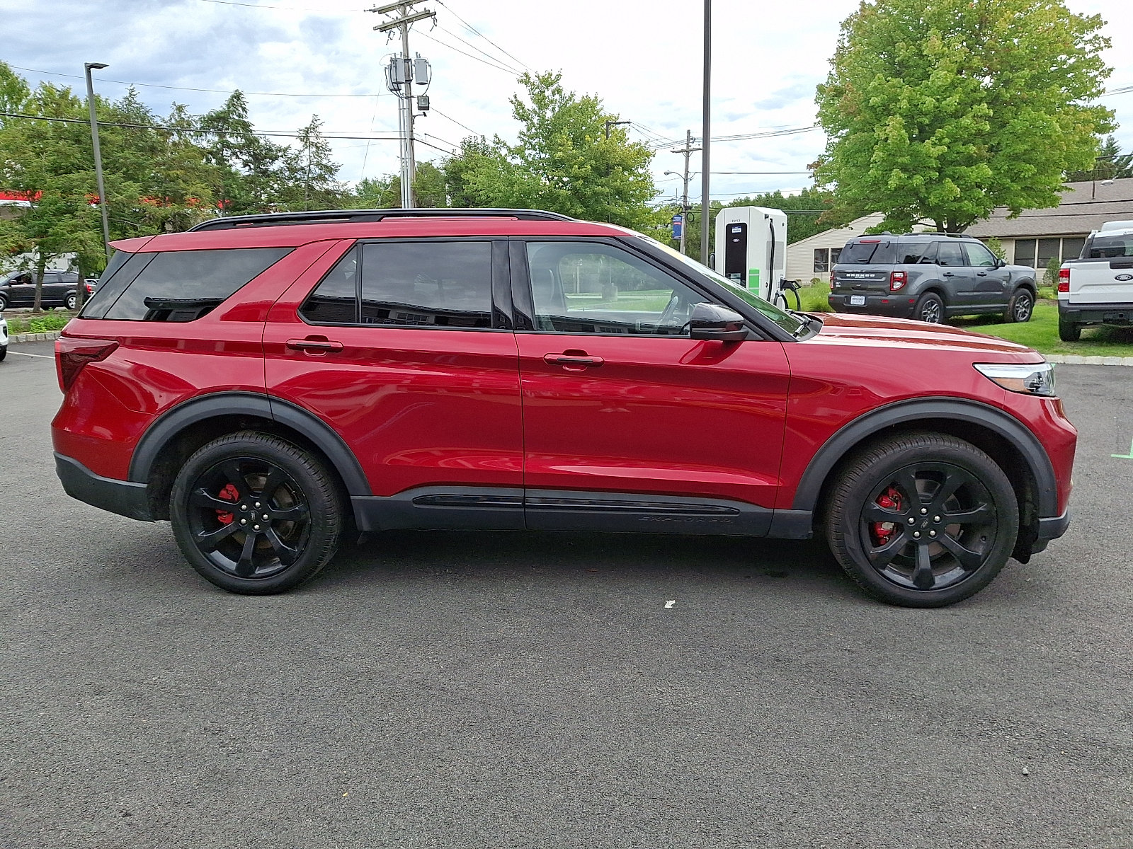 Certified 2020 Ford Explorer ST w/ ST Street Pack AWD/4WD image 4