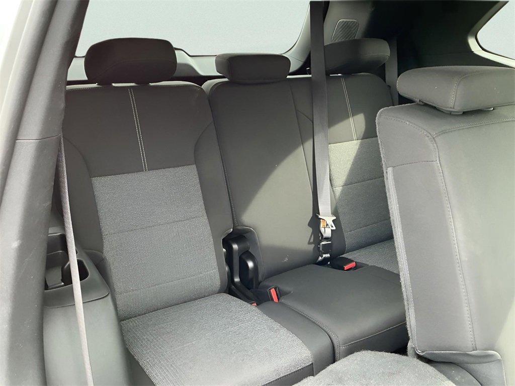 Used 2025 GMC Acadia Elevation image 17