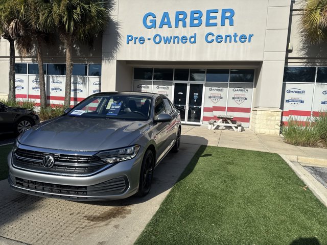 Used 2023 Volkswagen Jetta SE w/ Panoramic Sunroof Package FWD image 9
