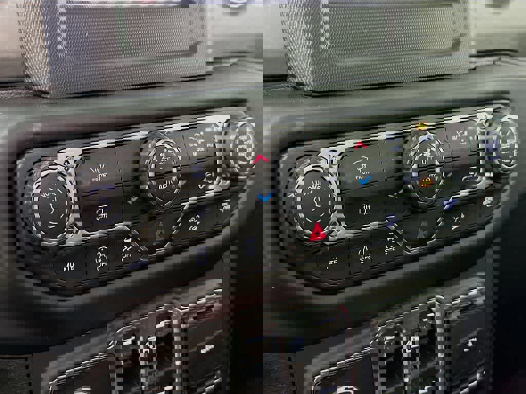 Used 2019 Jeep Wrangler Unlimited Sahara w/ LED Lighting Group image 21