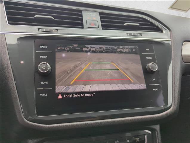Used 2020 Volkswagen Tiguan SE w/ Panoramic Sunroof Package FWD image 12