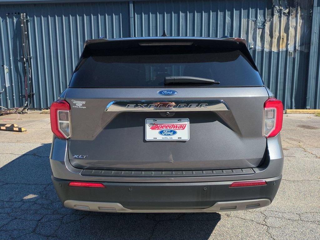 Certified 2021 Ford Explorer XLT w/ Equipment Group 202A RWD image 8