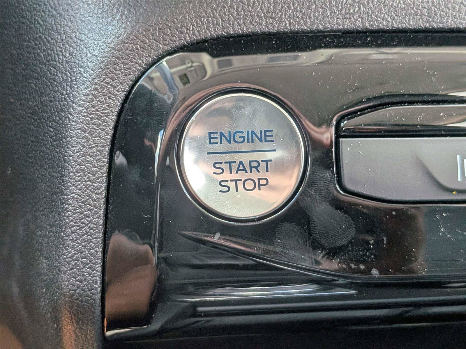 Certified 2025 Ford Escape SE w/ PHEV Premium Package FWD image 34