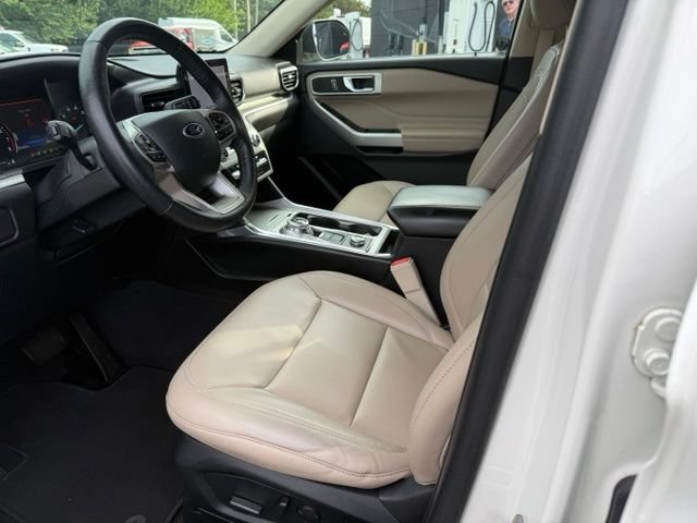 Certified 2022 Ford Explorer XLT w/ Equipment Group 202A AWD/4WD image 9