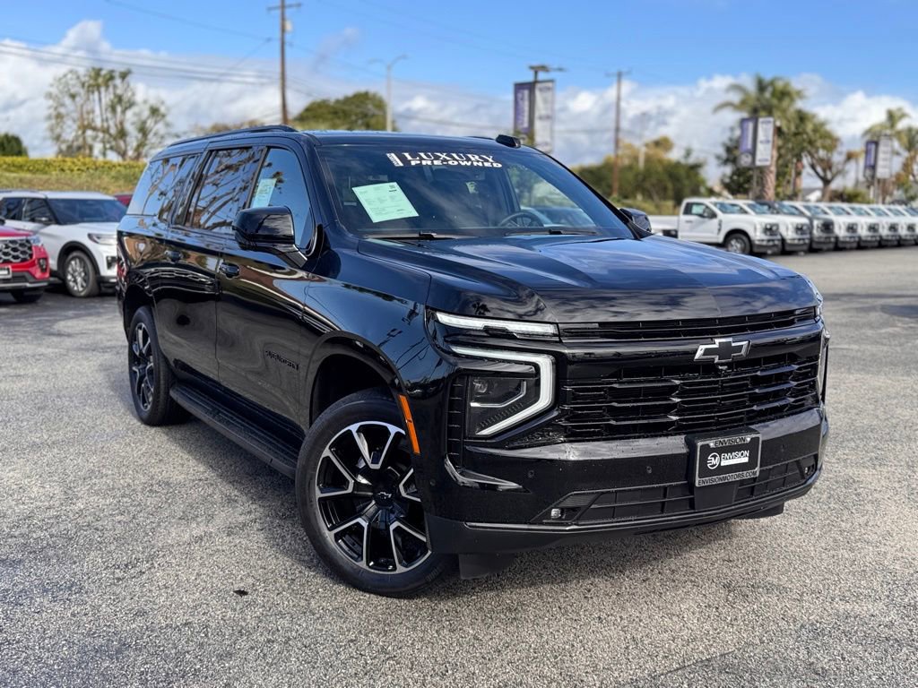 Used 2025 Chevrolet Suburban RST image 2